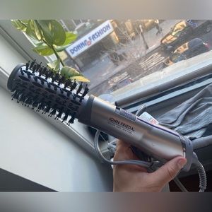 John Frieda Frizz Ease 1.5" Ceramic Hot Air Brush